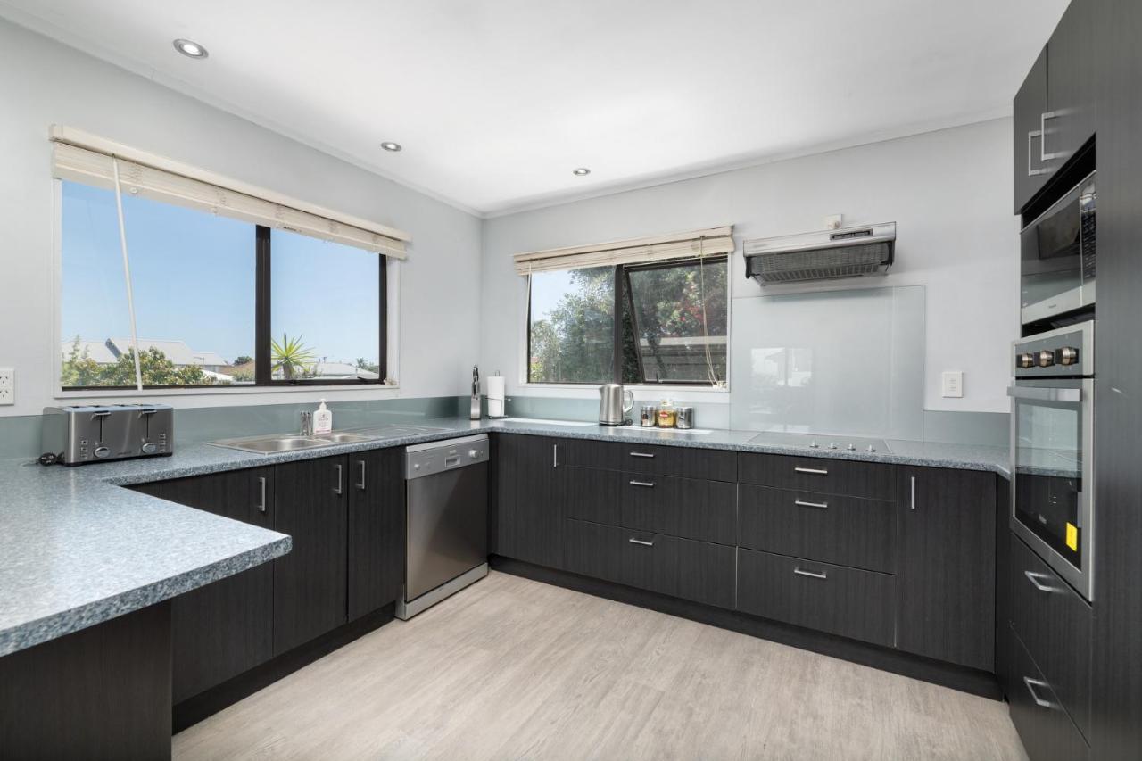 Convenient Family Bach With Easy Access To Blake Park The Beach And Downtown Mount Maunganui Exteriér fotografie